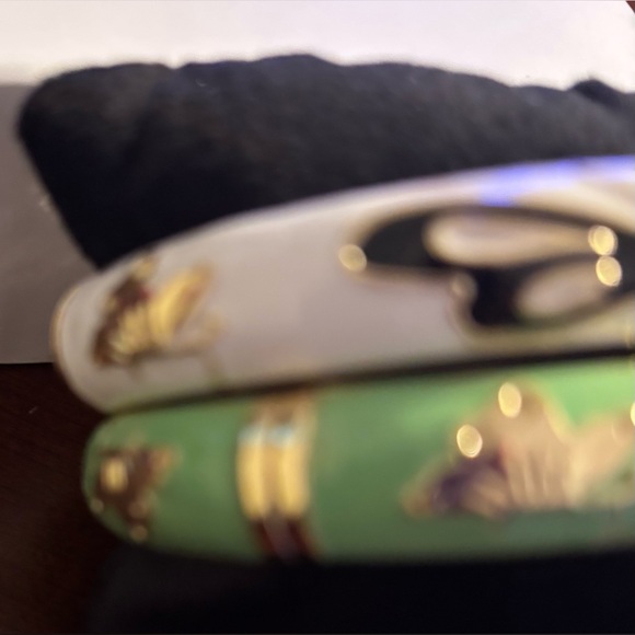 Elegant Butterfly Bangle Set - Green and White - Picture 4 of 7